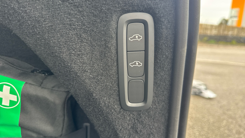 Volvo XC90 2.0 T8 PHEV Plus Dark 5dr AWD Geartronic Estate